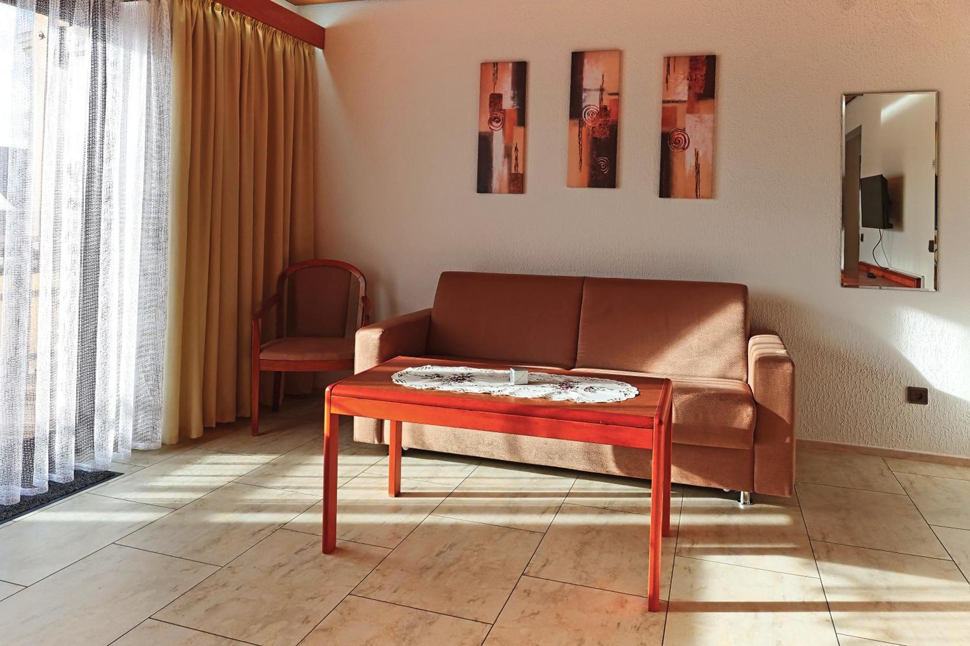 Hotel Garni Sebastian Kirrweiler  المظهر الخارجي الصورة